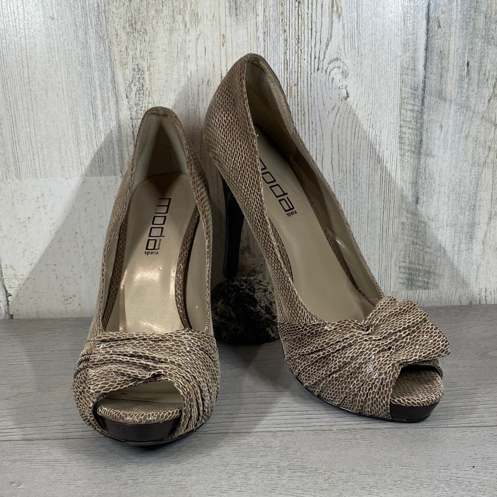 Moda Spana Textured Tan Peep-Toe Heels